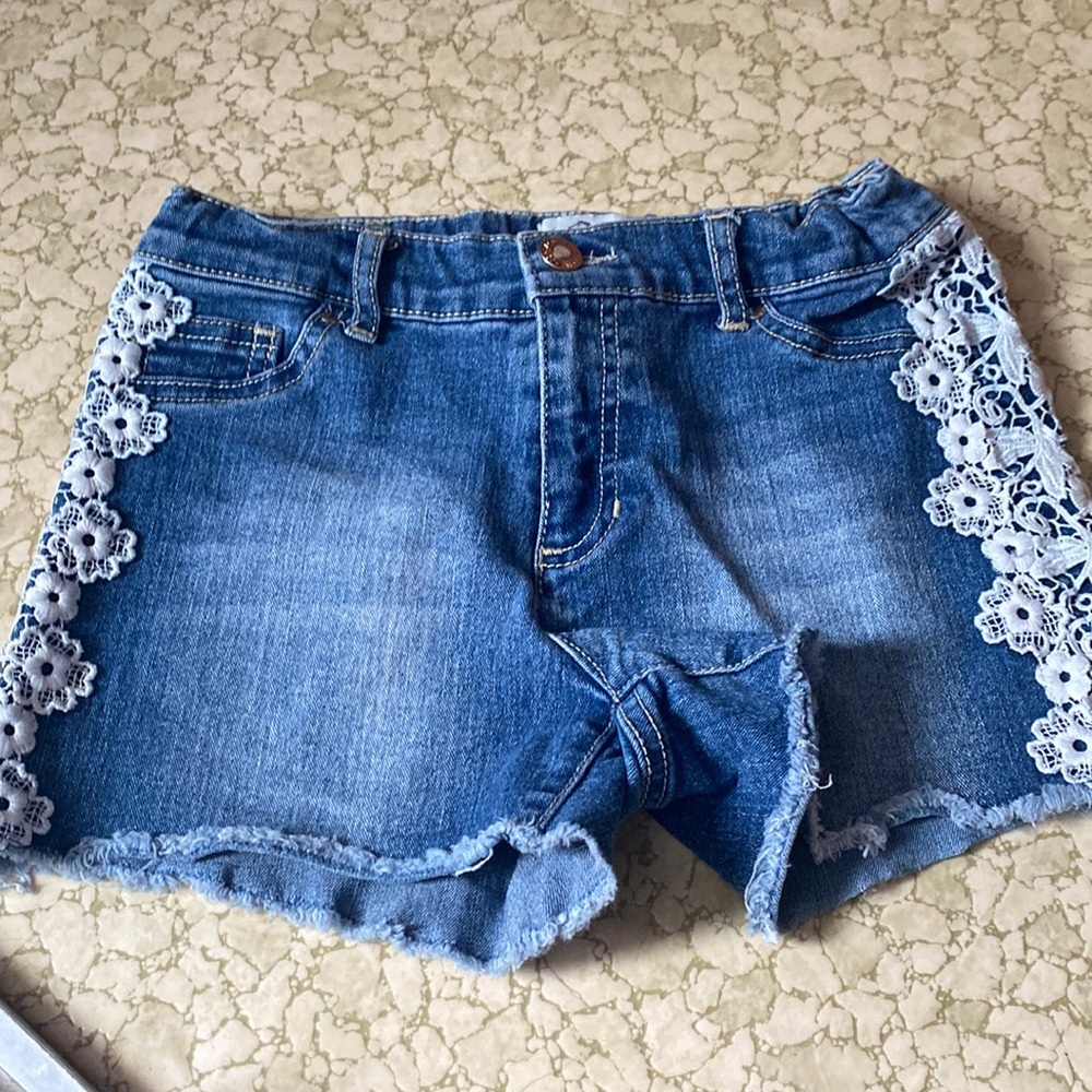 Barely ever worn and in great condition!